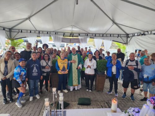 Sacramentos são oferecidos a romeiros que vão a pé ao Santuário Nacional de Aparecida - Jornal O São Paulo