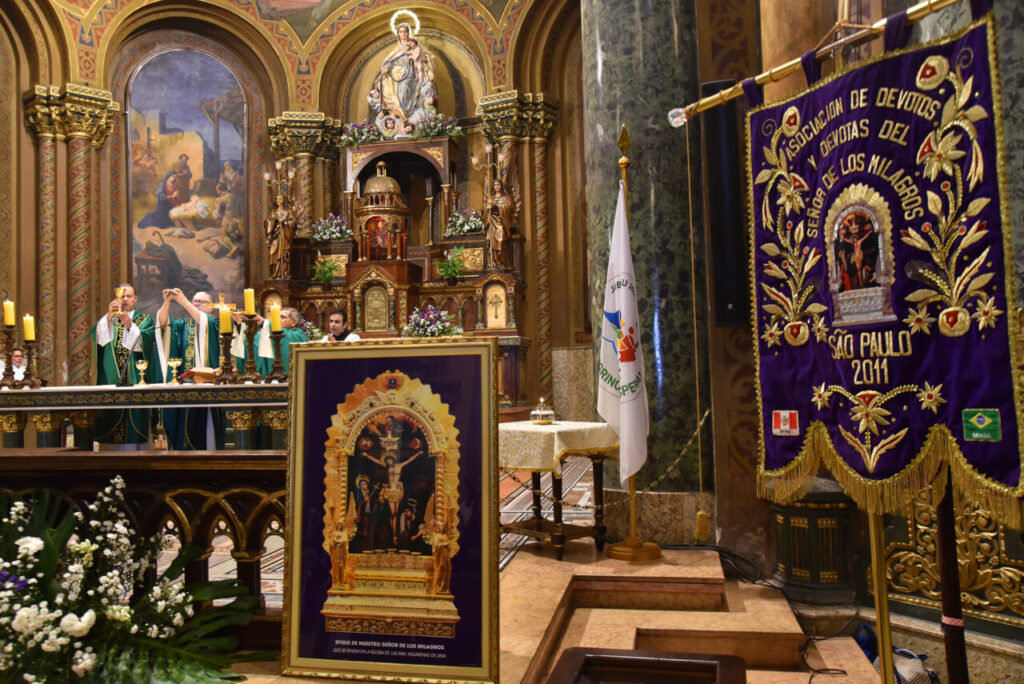 Festa do ‘Señor de los Milagros’: peruanos mostram que não há fronteiras para o amor a Cristo - Jornal O São Paulo