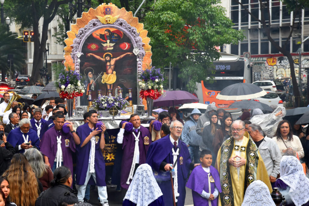 Festa do ‘Señor de los Milagros’: peruanos mostram que não há fronteiras para o amor a Cristo - Jornal O São Paulo