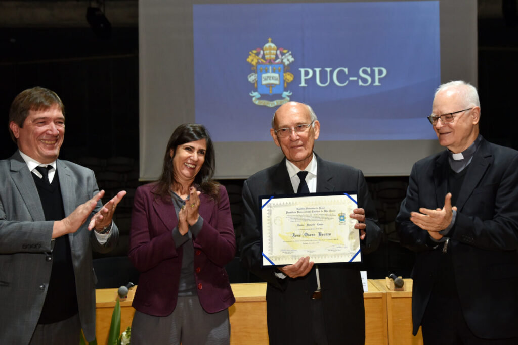 Padre José Oscar Beozzo recebe o título de Doutor Honoris Causa pela PUC-SP - Jornal O São Paulo