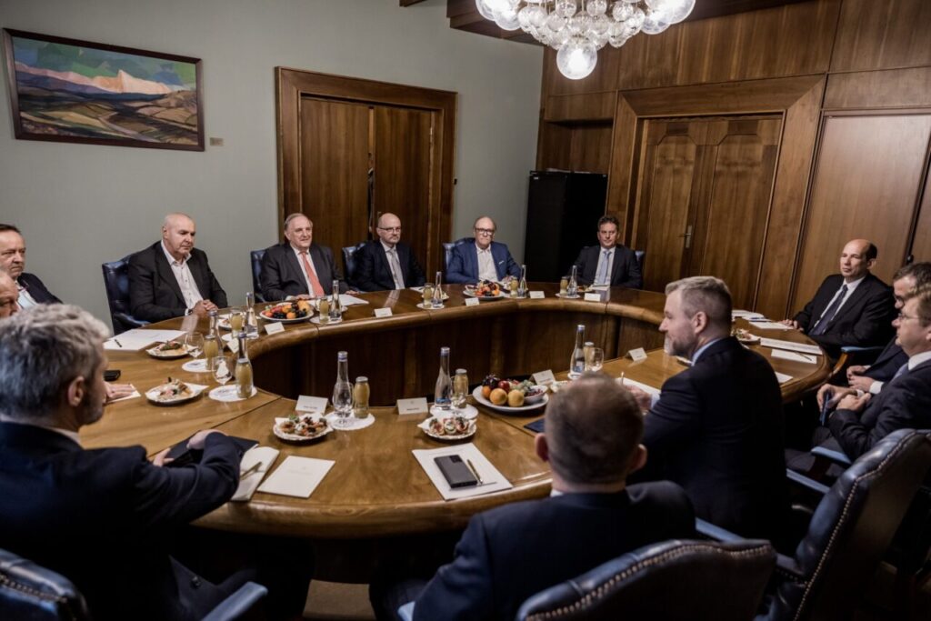 Eslováquia protege legalmente a sua Constituição contra a ideologia de gênero  - Jornal O São Paulo