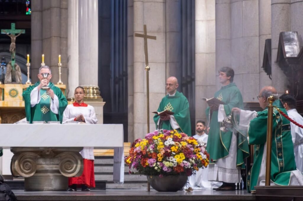 Missionários de esperança, migrantes peregrinam à Catedral da Sé - Jornal O São Paulo