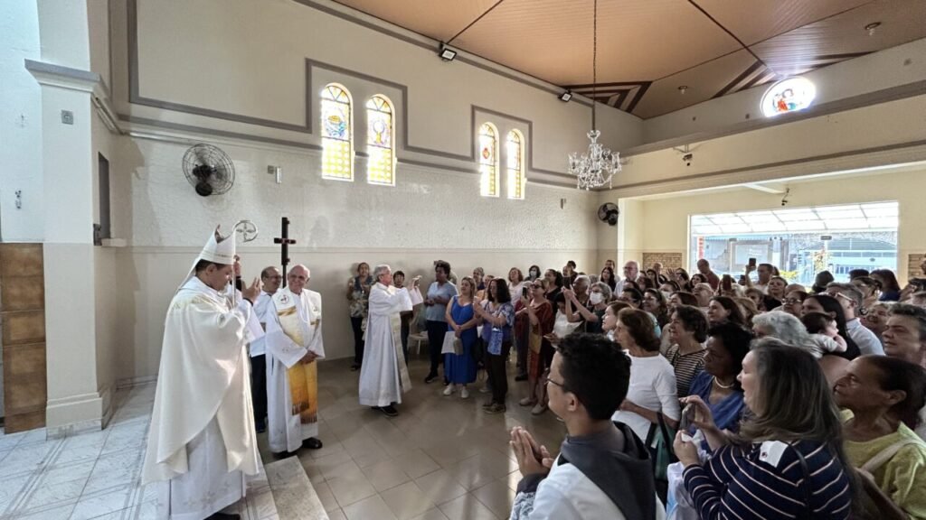 Na festa do padroeiro da Paróquia São Miguel Arcanjo, fiéis se despedem do antigo templo - Jornal O São Paulo