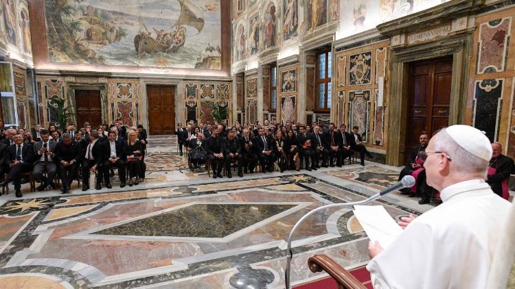 Papa: universidades católicas devem se tornar “itinerários da mente rumo a Deus” - Jornal O São Paulo