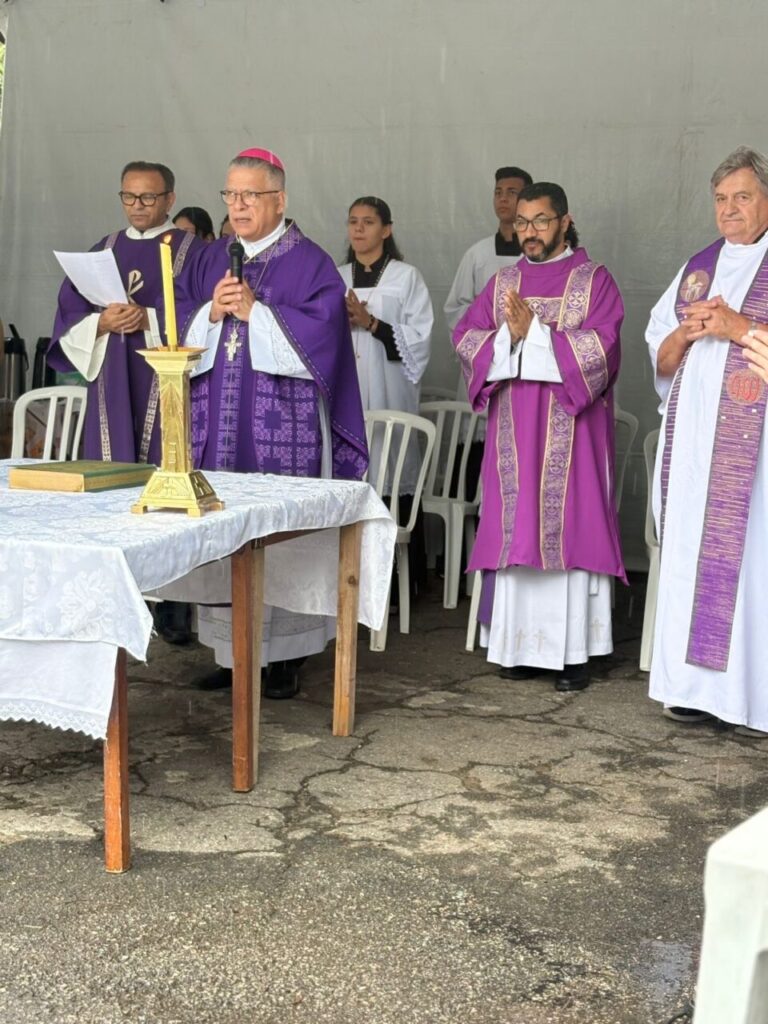 Brasilândia: em missas em cemitérios, católicos anunciam a esperança na vida eterna - Jornal O São Paulo