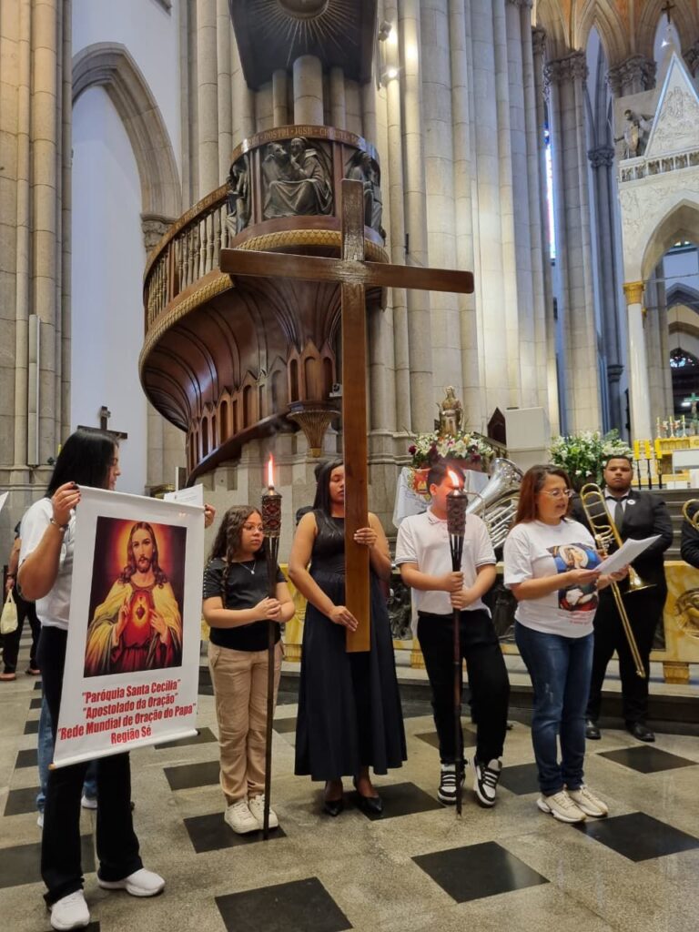 Crismas, peregrinações e Dia de Finados mobilizam fiéis na Região Sé - Jornal O São Paulo