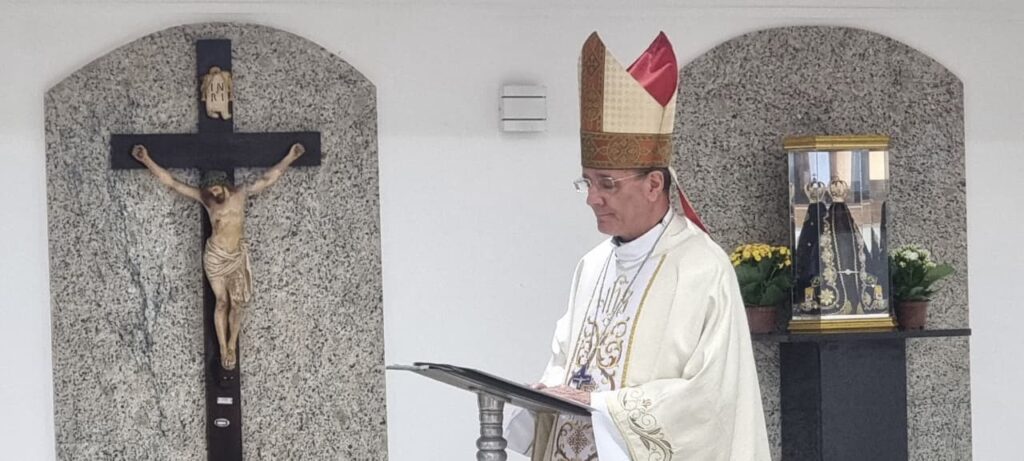 Dom Carlos Lema abençoa capela na Cidade Universitária - Jornal O São Paulo