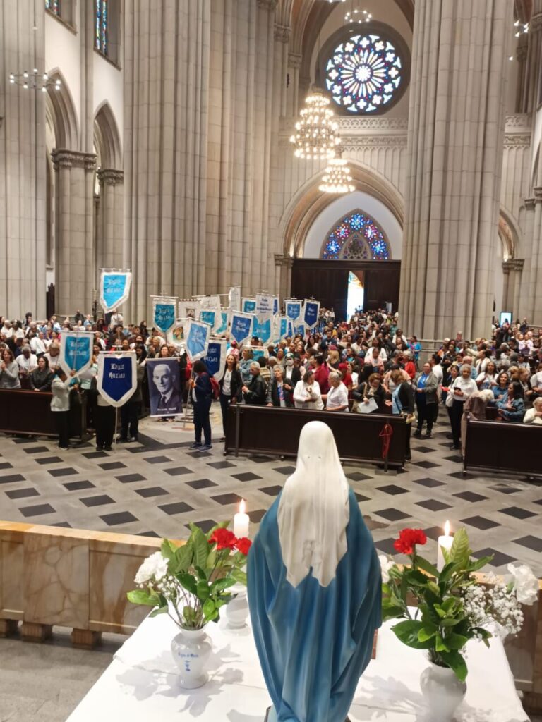 Membros da Legião de Maria fazem peregrinação jubilar à Catedral da Sé - Jornal O São Paulo
