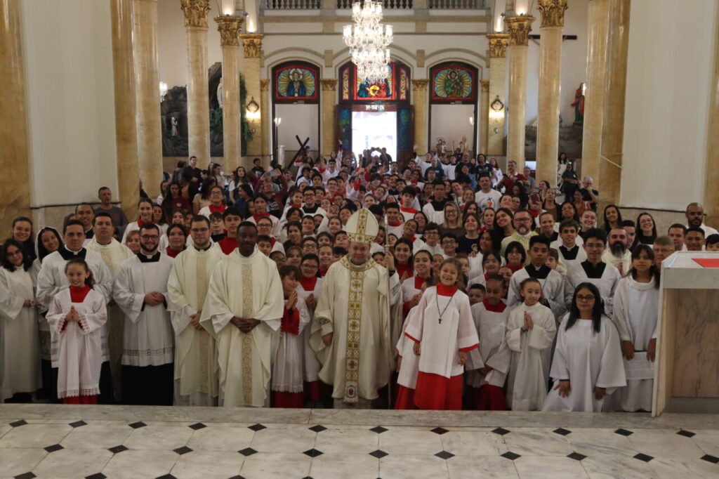 Dom Cícero aos coroinhas: ‘Ousem ser servidores da esperança’ - Jornal O São Paulo