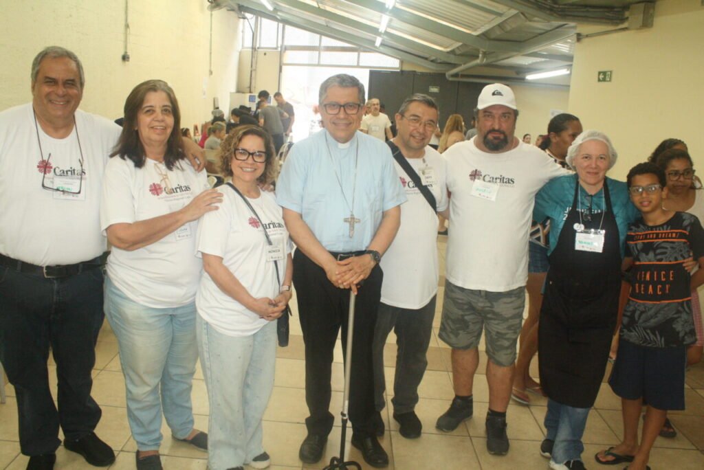 Dom Edilson preside missas com Crismas em 4 paróquias da Região Lapa - Jornal O São Paulo