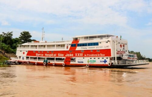 Bispos participantes da COP30 visitam Barcos-Hospitais - Jornal O São Paulo