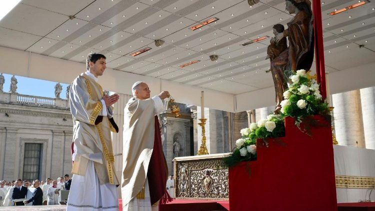 Papa: ‘Em Cristo, nos tornamos cantores da graça’ - Jornal O São Paulo