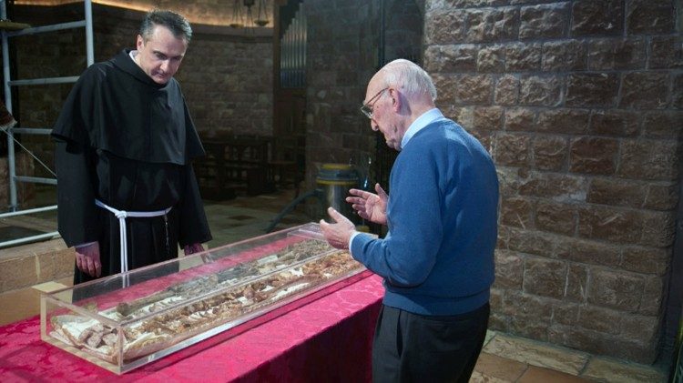 Na Itália, mais de 150 mil pessoas se inscrevem para ver os restos mortais de São Francisco - Jornal O São Paulo