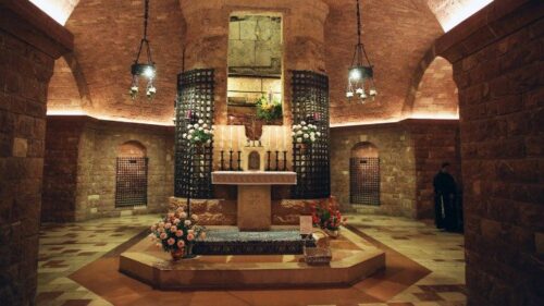 Na Itália, mais de 150 mil pessoas se inscrevem para ver os restos mortais de São Francisco - Jornal O São Paulo