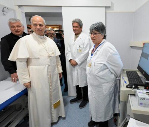 Papa inaugura ambulatório destinado aos pobres no Vaticano - Jornal O São Paulo