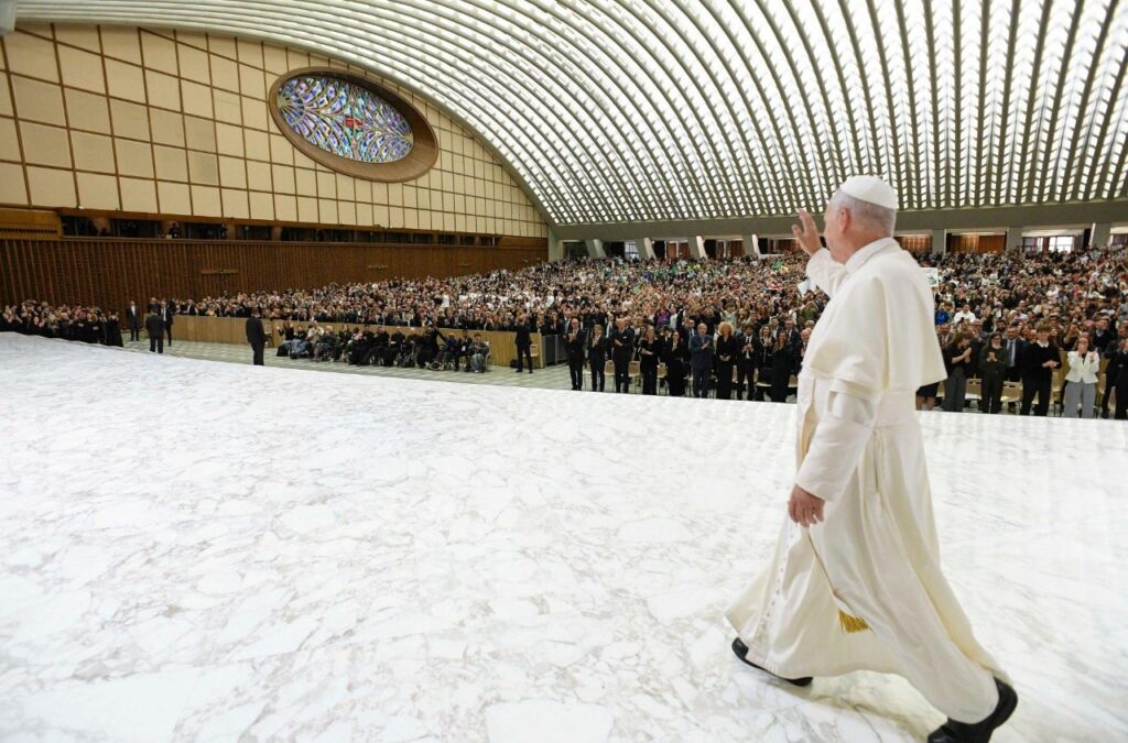 Papa exorta estudantes e educadores a formar ‘constelações educativas’ que orientem o futuro - Jornal O São Paulo