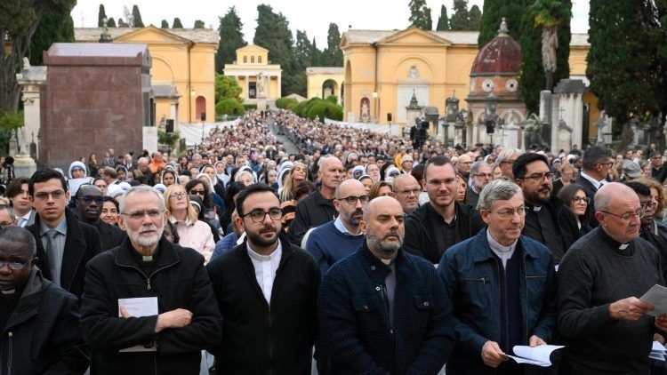 Papa Leão XIV celebra a esperança pascal dos fiéis defuntos - Jornal O São Paulo
