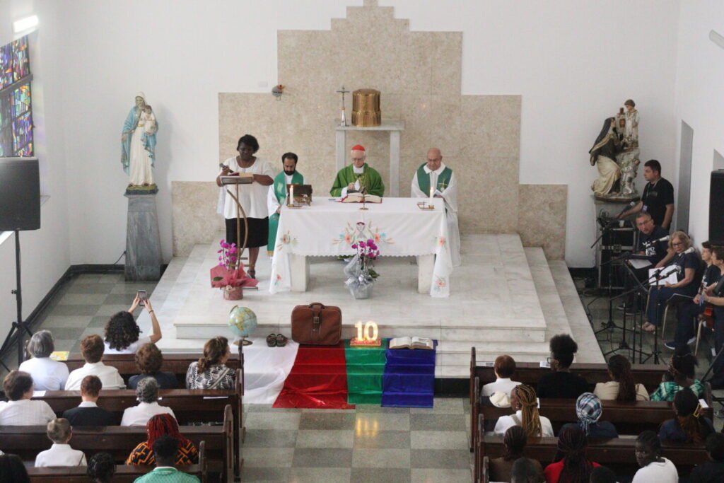 Cardeal preside missa pelos 10 anos da Missão Scalabriniana do Pari - Jornal O São Paulo