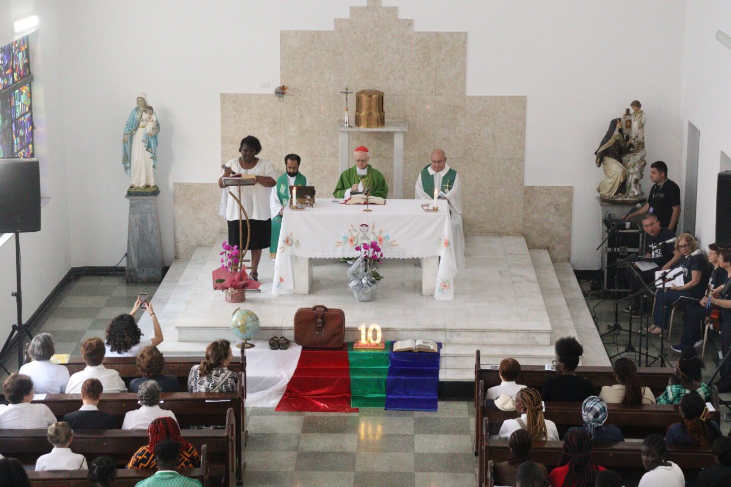 Cardeal preside missa pelos 10 anos da Missão Scalabriniana do Pari - Jornal O São Paulo