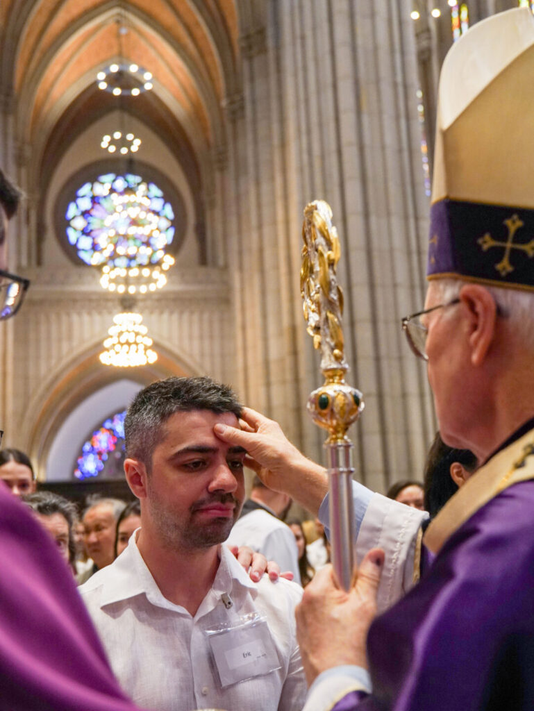 Em missa na Catedral da Sé, 357 adultos da Paróquia Nossa Senhora do Brasil recebem o sacramento da Crisma - Jornal O São Paulo