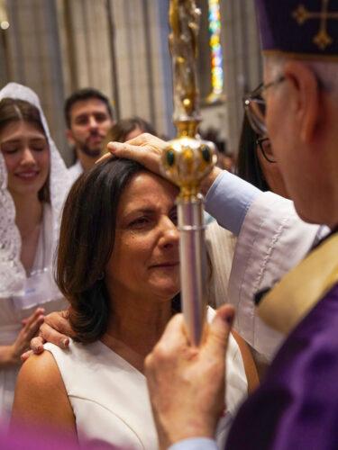 Em missa na Catedral da Sé, 357 adultos da Paróquia Nossa Senhora do Brasil recebem o sacramento da Crisma - Jornal O São Paulo
