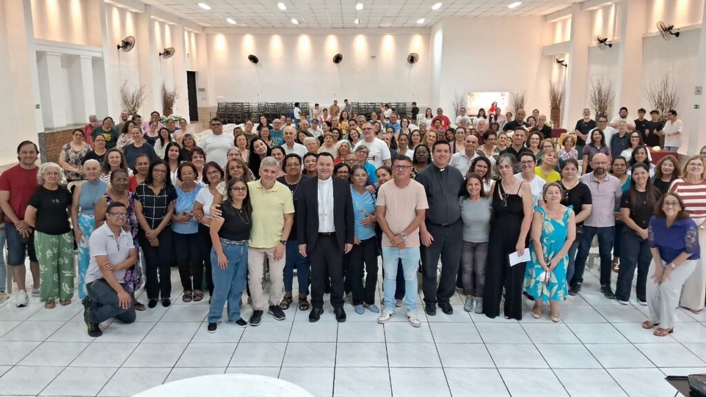 Dom Cícero crisma 168 jovens em 4 paróquias da Região Belém - Jornal O São Paulo