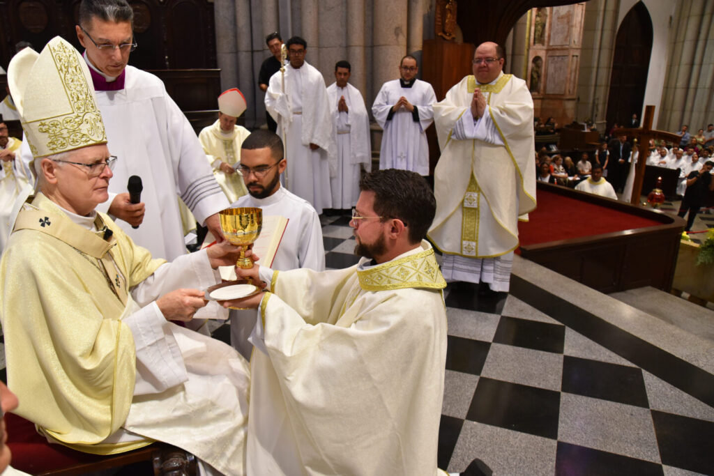 Cardeal Scherer ordena quatro novos padres para a Arquidiocese de São Paulo