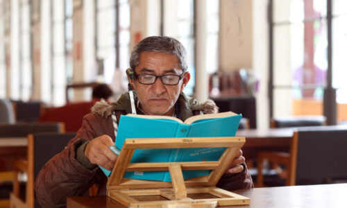 Óculos inteligentes nas bibliotecas municipais devolvem autonomia e prazer de ler a quem perdeu a visão - Jornal O São Paulo