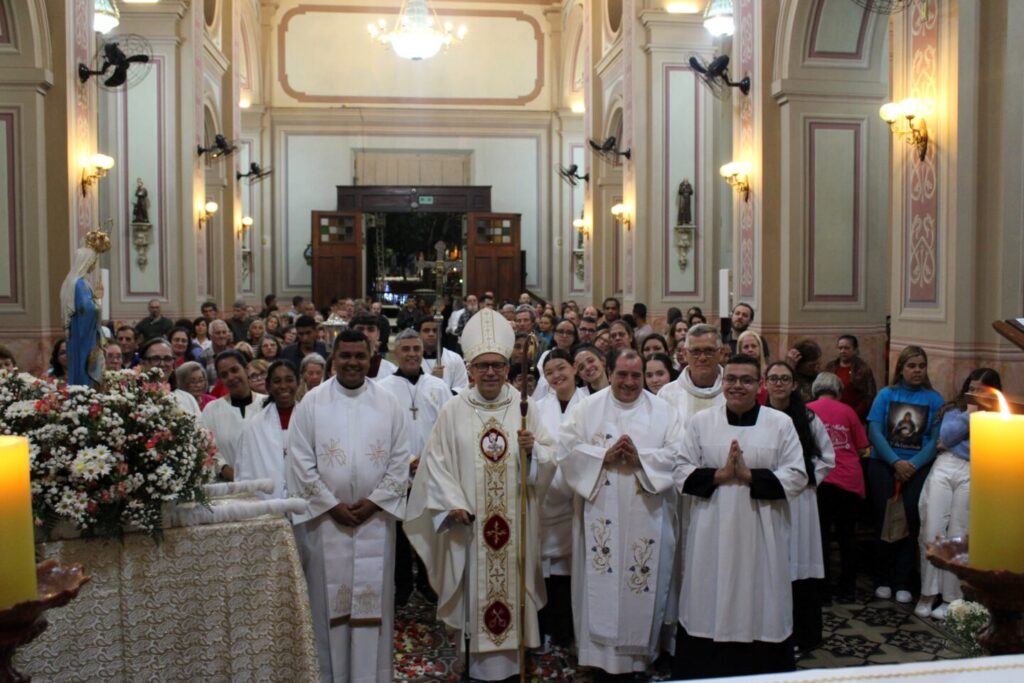 Dom Carlos Silva preside jubileu de ouro sacerdotal do Padre Bragheto e missas com Crismas - Jornal O São Paulo