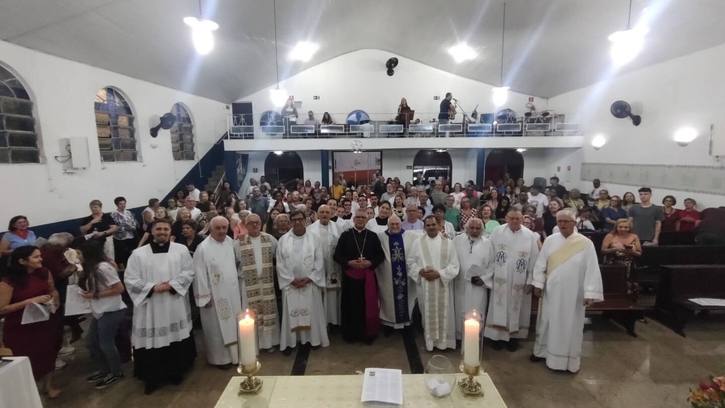 Dom Carlos Silva preside jubileu de ouro sacerdotal do Padre Bragheto e missas com Crismas - Jornal O São Paulo