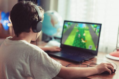 Videogames interativos, acesso à IA e os riscos a crianças e adolescentes - Jornal O São Paulo