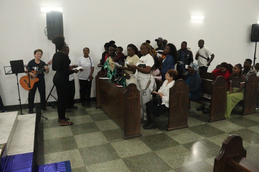 Cardeal preside missa pelos 10 anos da Missão Scalabriniana do Pari - Jornal O São Paulo