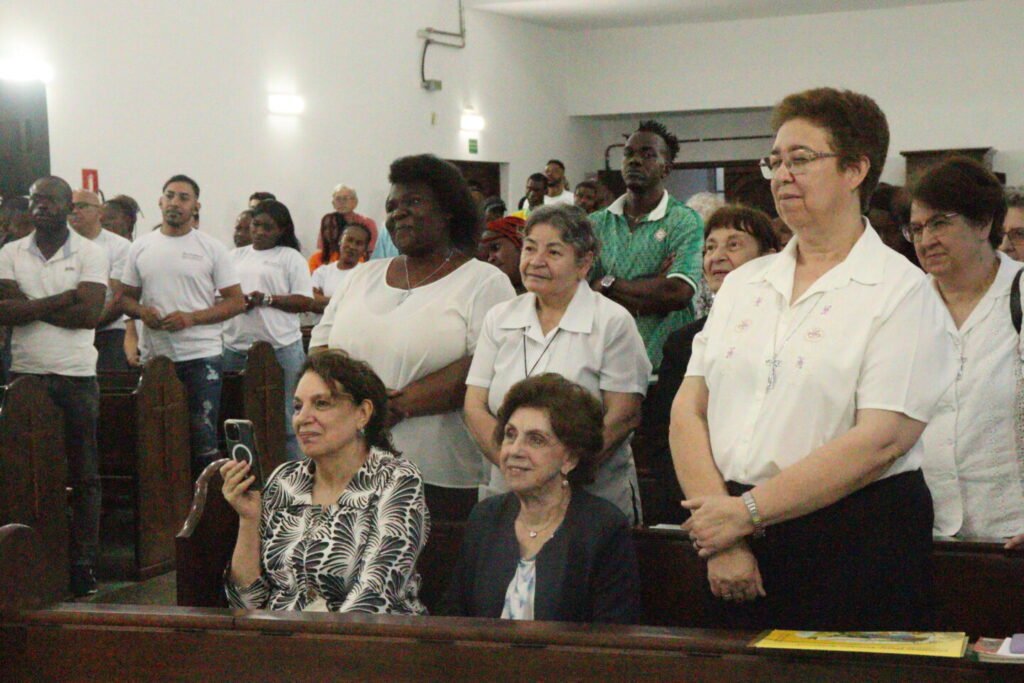 Cardeal preside missa pelos 10 anos da Missão Scalabriniana do Pari - Jornal O São Paulo