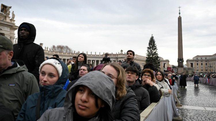 Leão XIV na Urbe et Orbi: no caminho da paz, colocar-se no lugar de quem sofre - Jornal O São Paulo