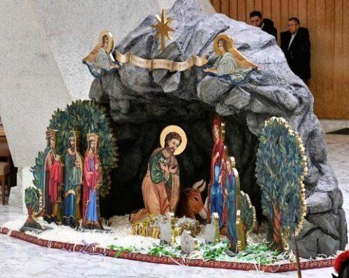 Papa: Deus se aproxima de nós ao contemplarmos o presépio e a árvore de Natal - Jornal O São Paulo