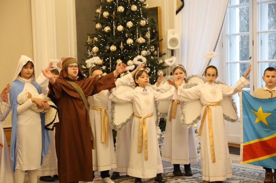 ‘Star Singers’ cantam solidariedade natalina às crianças do Sri Lanka - Jornal O São Paulo