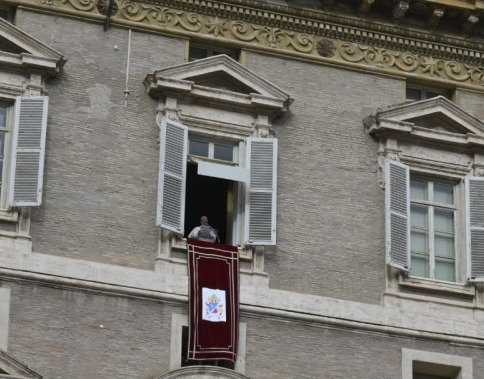 Leão XIV no Angelus: não há culto autêntico a Deus sem o cuidado da carne humana - Jornal O São Paulo