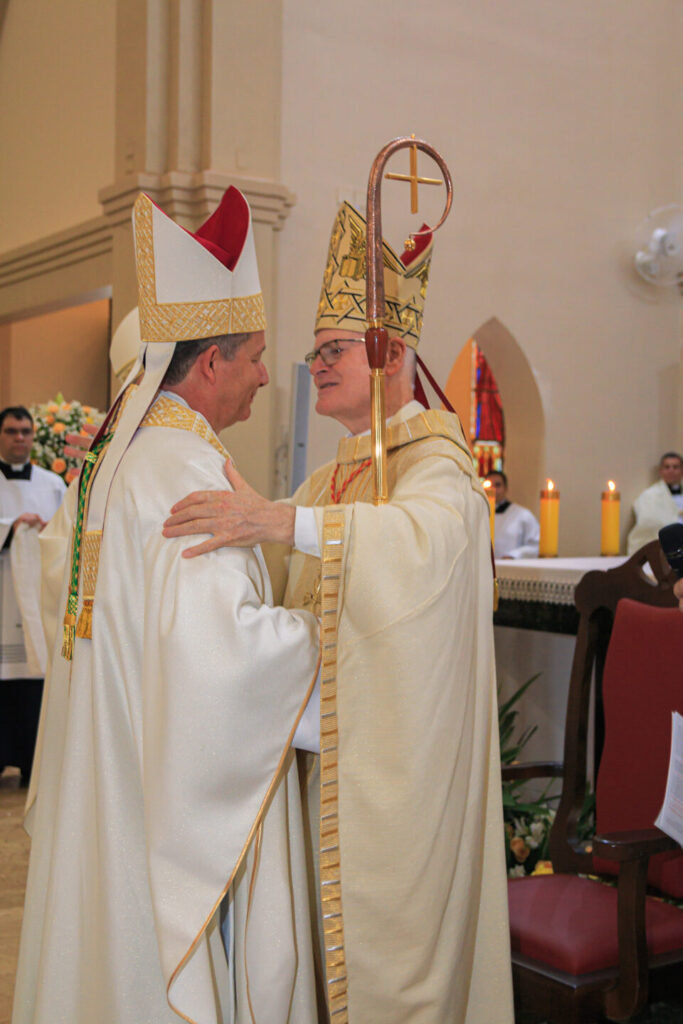 ‘Se Ele chama, Ele nos sustenta’, diz Dom Celso Alexandre ao ser ordenado Bispo - Jornal O São Paulo