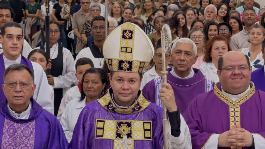 Dom Cícero dá posse a novos padres em paróquias da Região Belém - Jornal O São Paulo