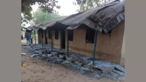 Convento, hospital católico e duas igrejas protestantes são atacados no centro-norte da Nigéria.