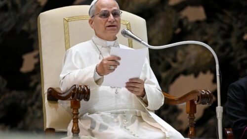 Papa: Deus fala através da Bíblia, devemos interpretá-la sem fundamentalismos