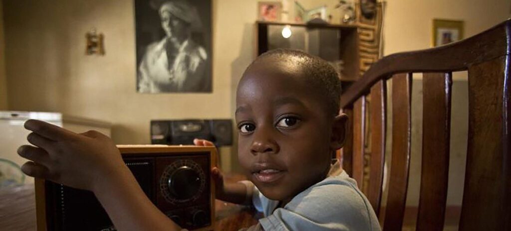 De zonas de guerra ao espaço sideral, o rádio continua essencial - Jornal O São Paulo