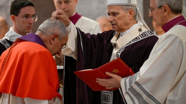 Papa: nas cinzas está o peso de um mundo em chamas. A Quaresma estimula a conversão - Jornal O São Paulo