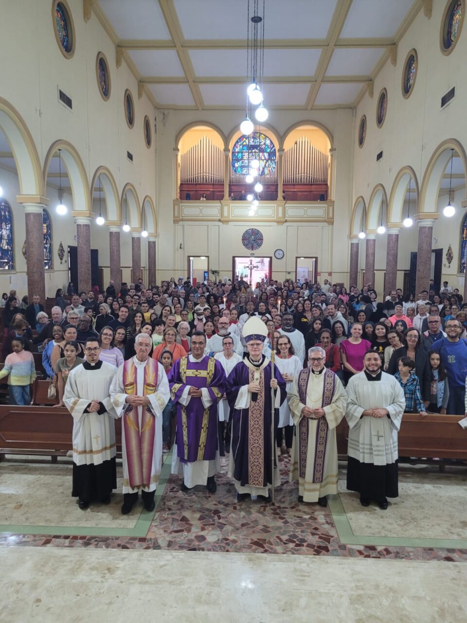 Dom Odilo vivencia as realidades pastorais da Paróquia Nossa Senhora de Fátima - Jornal O São Paulo