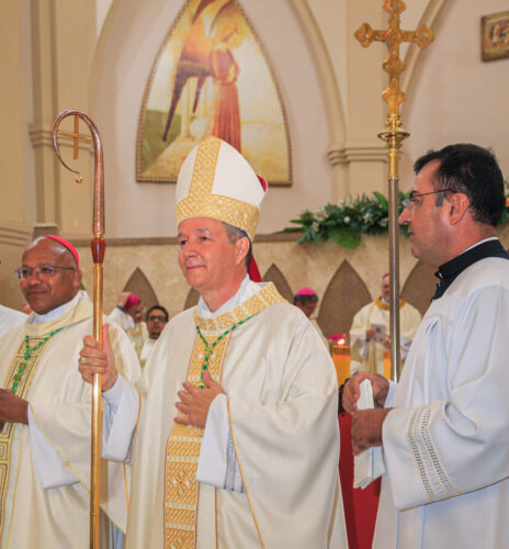 ‘Se Ele chama, Ele nos sustenta’, diz Dom Celso Alexandre ao ser ordenado Bispo - Jornal O São Paulo